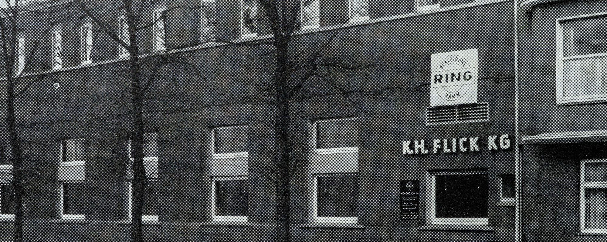 Außenansicht des alten Flick Gebäudes in Hamm mit Schriftzug K.H. Flick AG